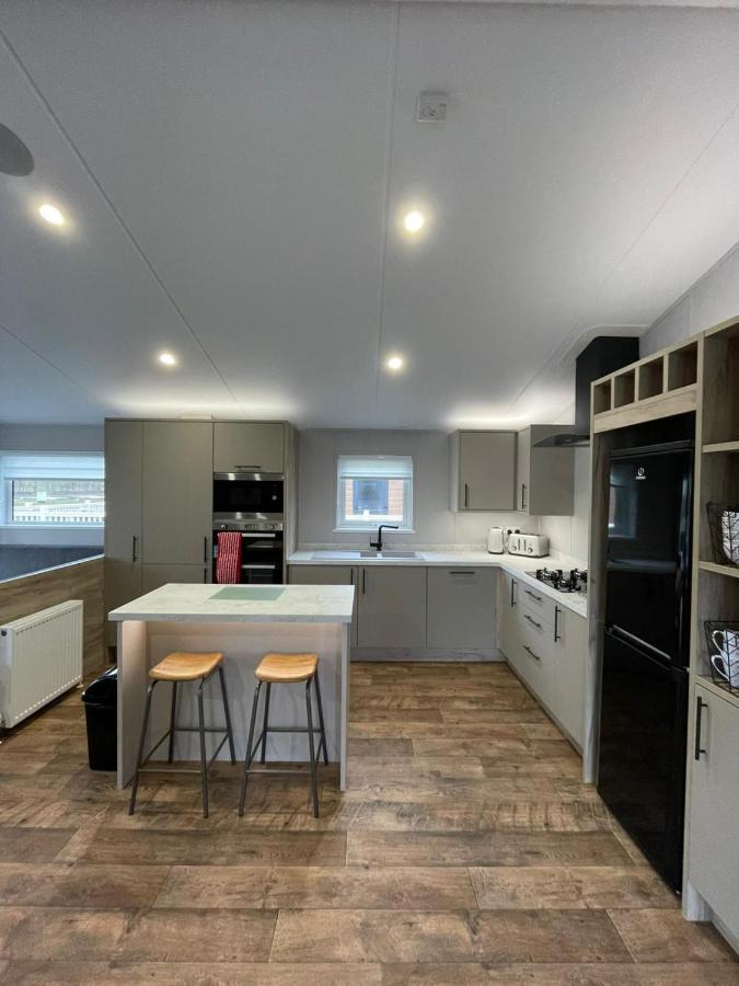 Black Moorhen Lodge With Hot Tub ยอร์ค ภายนอก รูปภาพ